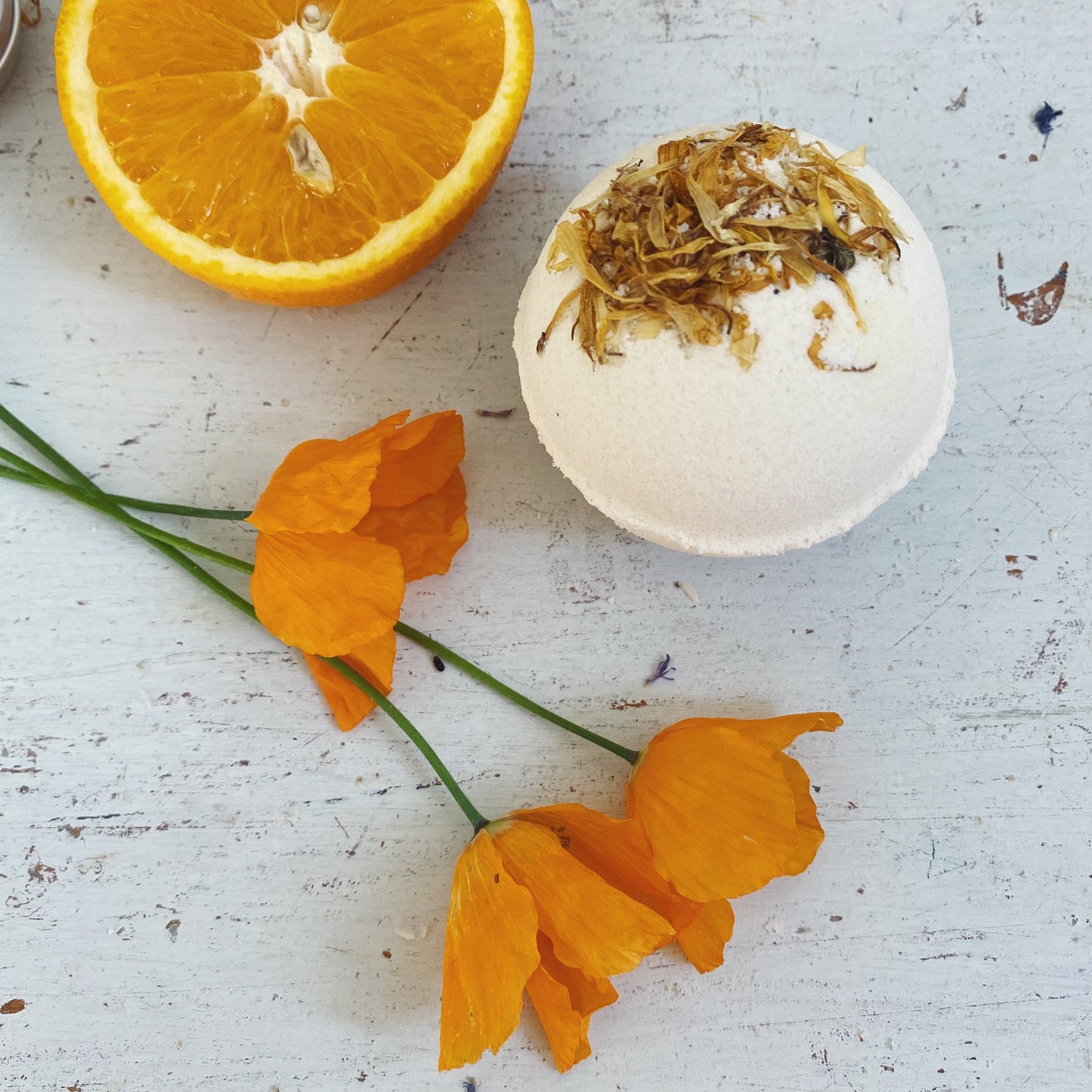 Sunshine Citrus Luxury Foaming Bath Bomb